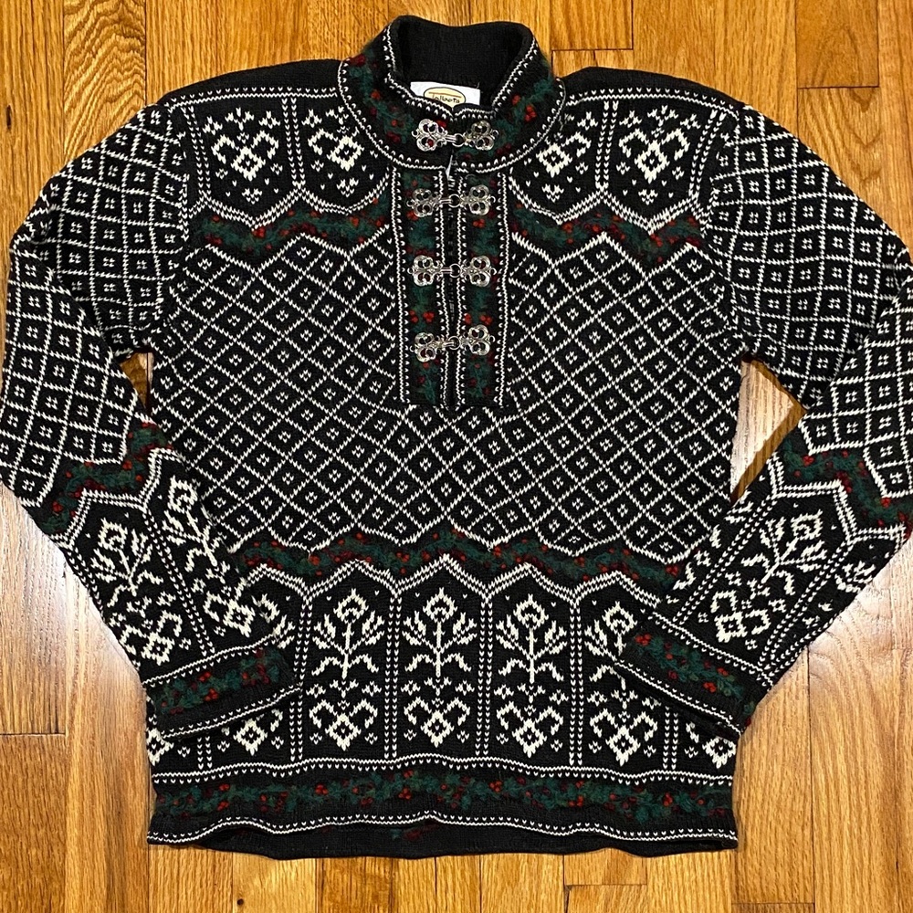 VTG 100% Cotton Embroidered Nordic Fairisle Talbots Sweater with Silver Clasps